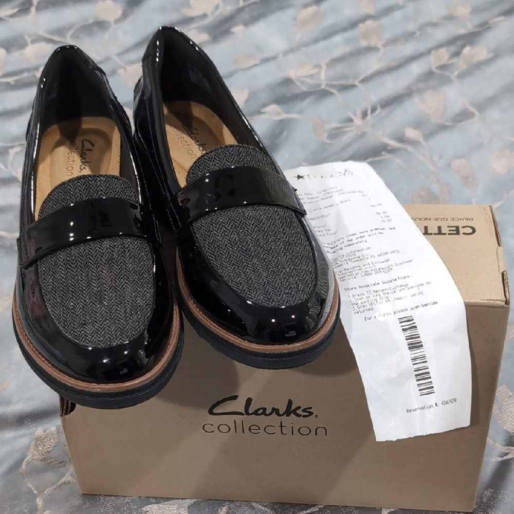 Clarks Women's Black and Gray Loafers
